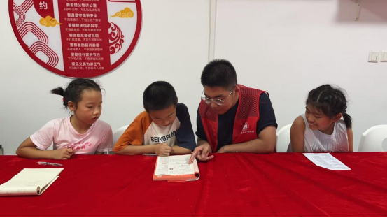 中财所 虹桥社区开展“暑期小课堂 ”暖童心解民忧