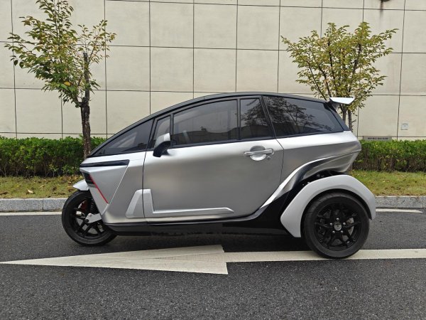 贝股通 用AI改造传统出行，这家公司推出万元级智能三轮车 | 涌现NewThings